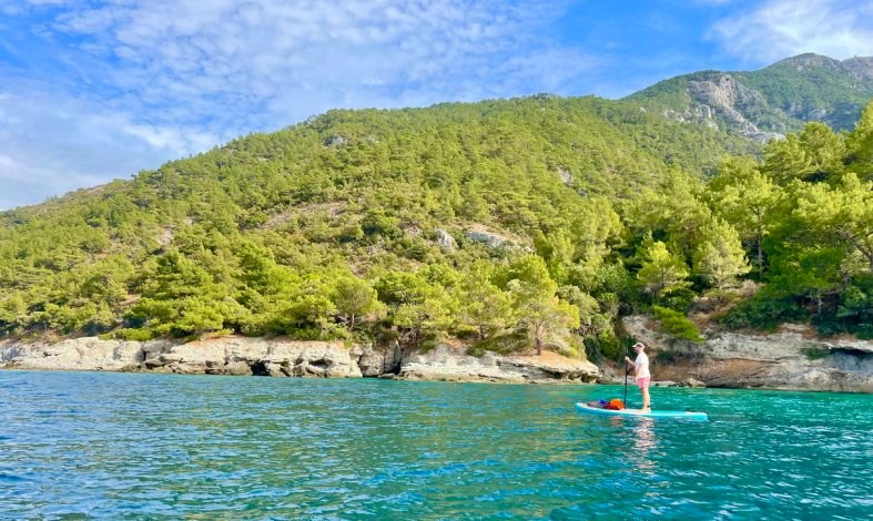 Milli Park koyları — kristal berrak Ege suyu SUP rotası