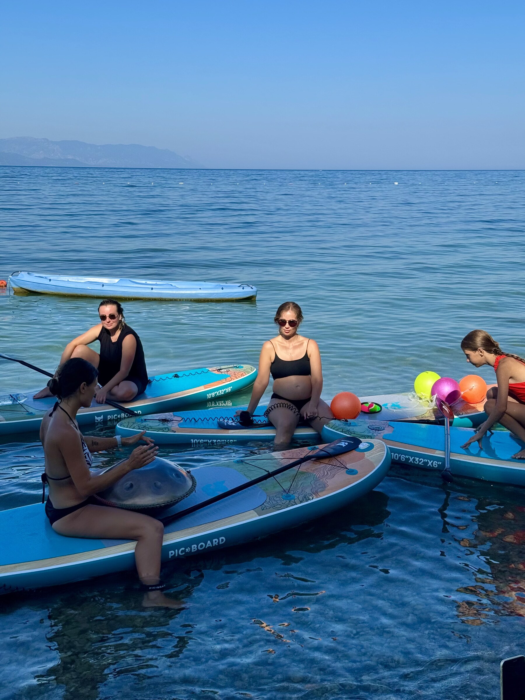 Çeşmealtı'nda PinkApple SUP kiralama — Çeşme paddle board deneyimi