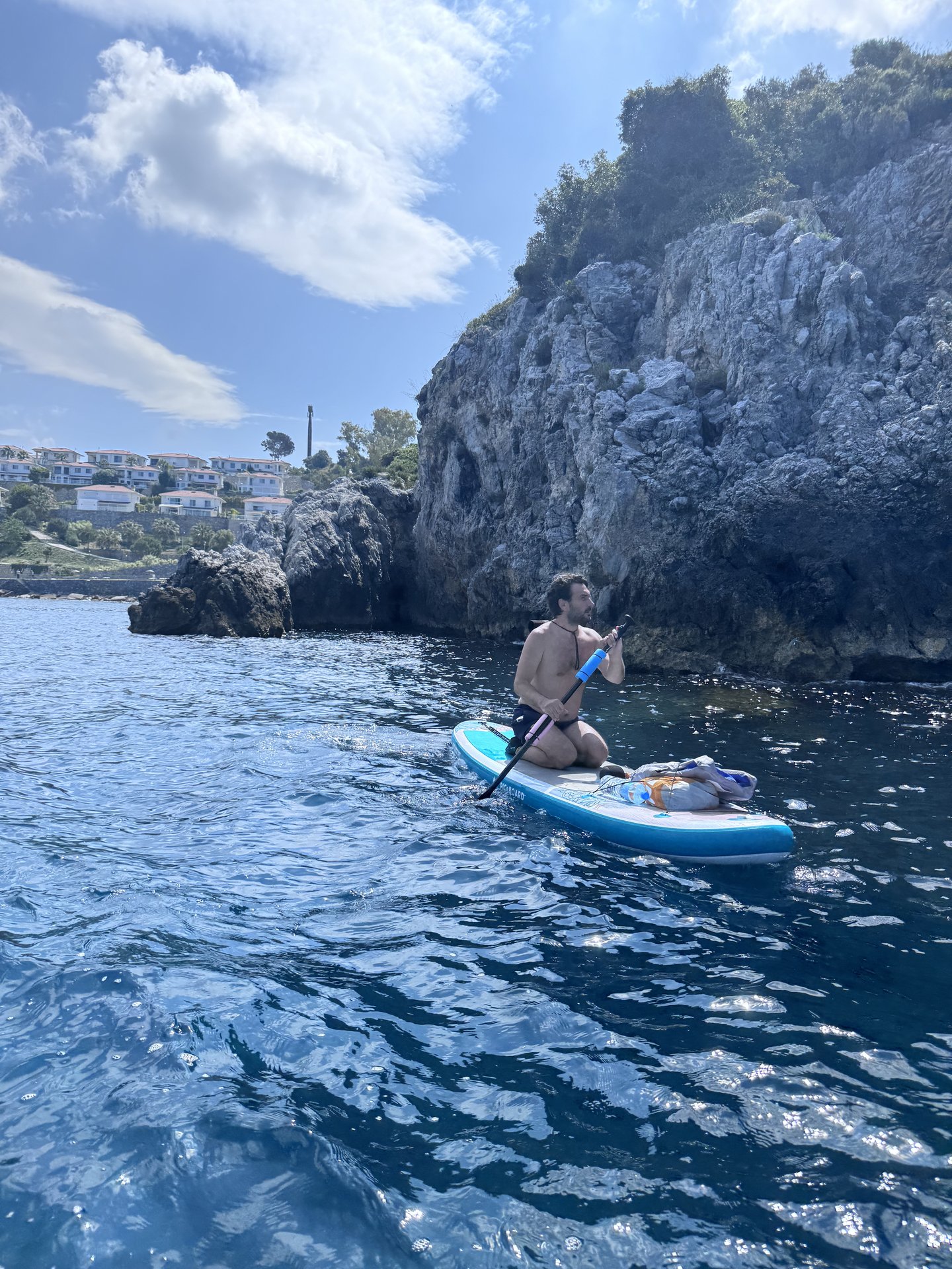 Mordoğan doğal koylarında stand up paddle board — SUP kiralama