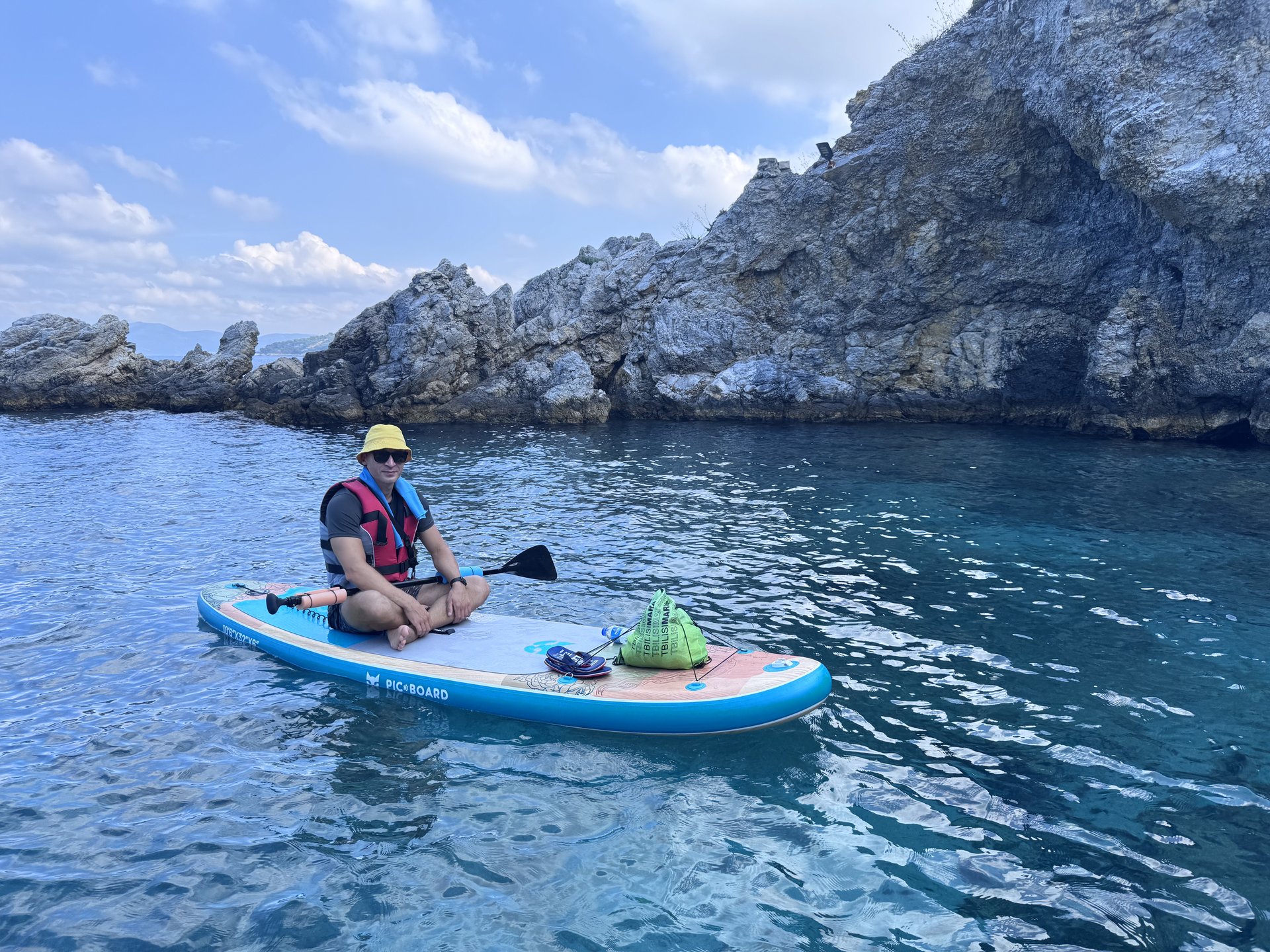 Davutlar'da şişme SUP board kiralama — Ege'de kürek sörfü rotası