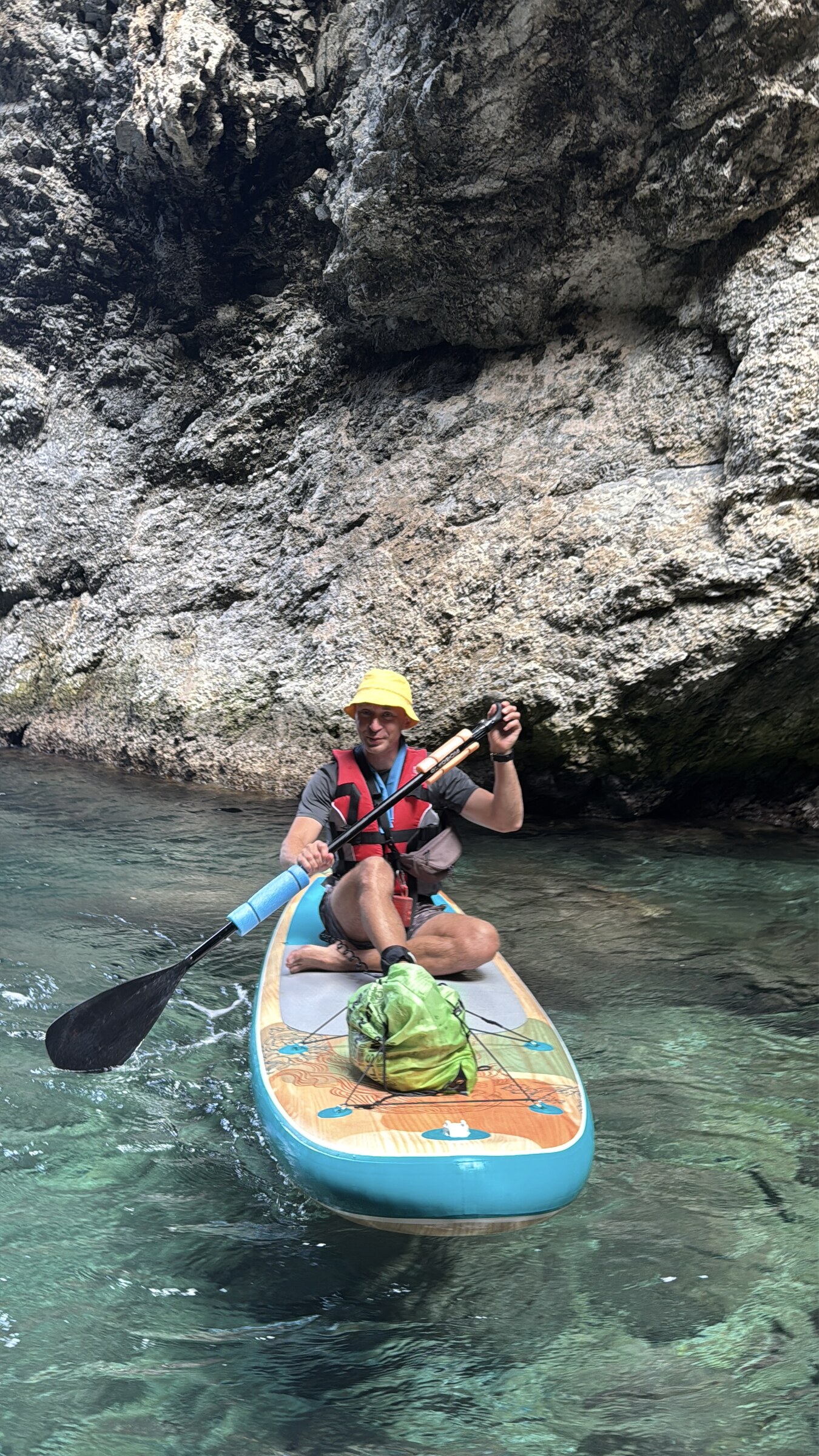 Aliağa'da SUP board kiralama — İzmir kuzey kıyısında stand up paddle, PinkApple