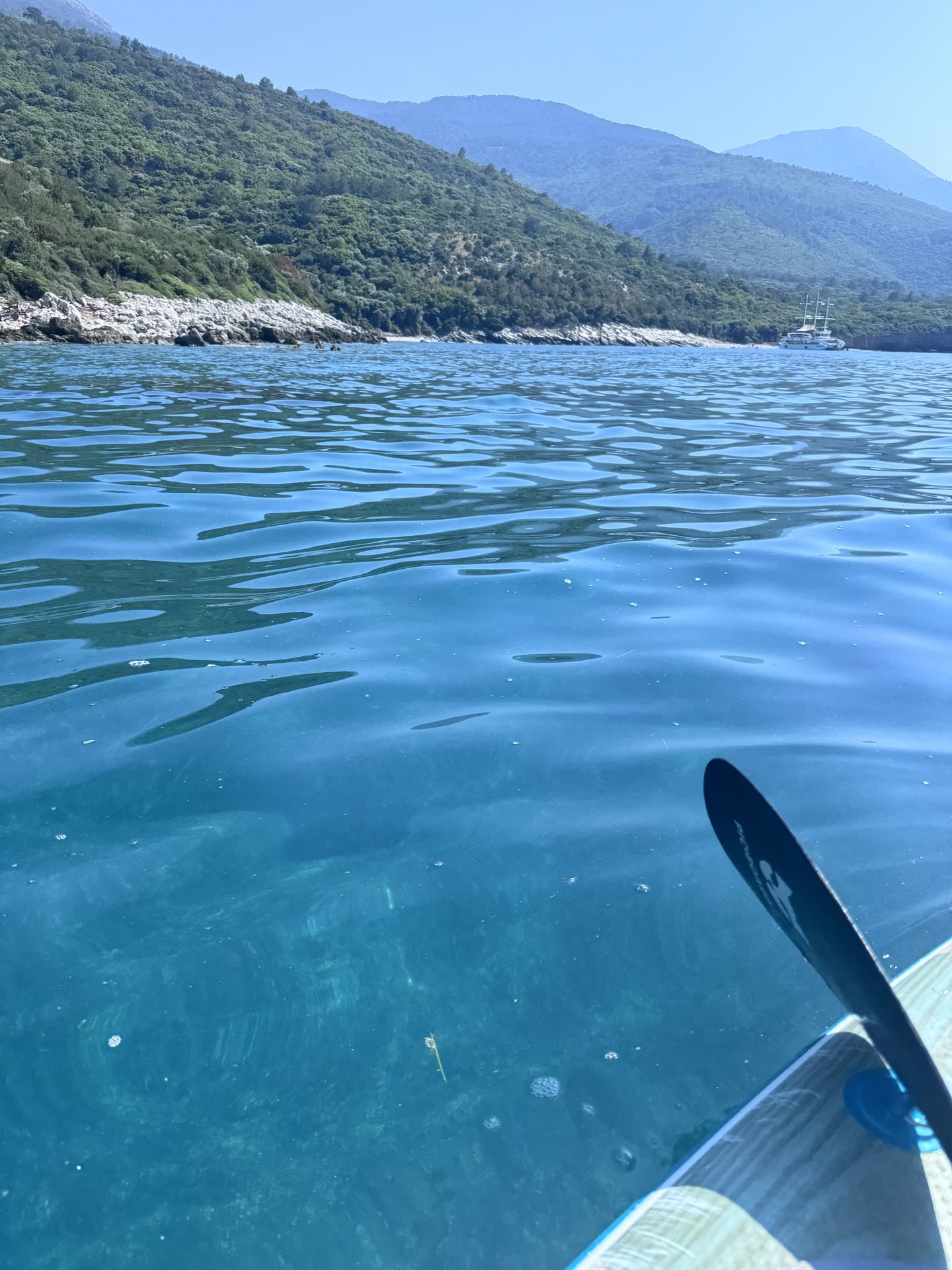 Ilıca Plajı'nda SUP board — aileler için paddleboard kiralama Çeşme