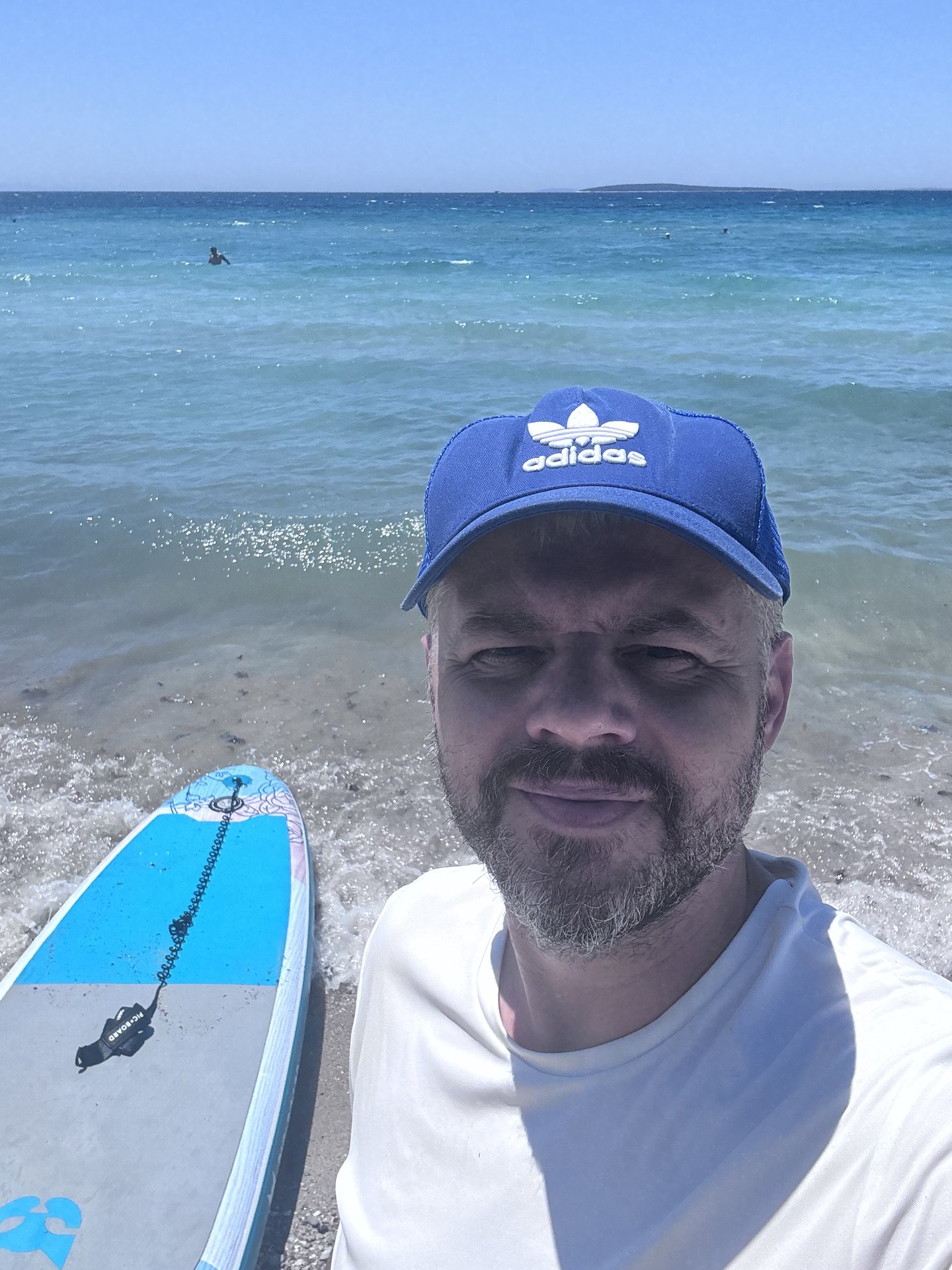 Urla sahilinde stand up paddle board turu — kürek sörfü kiralama