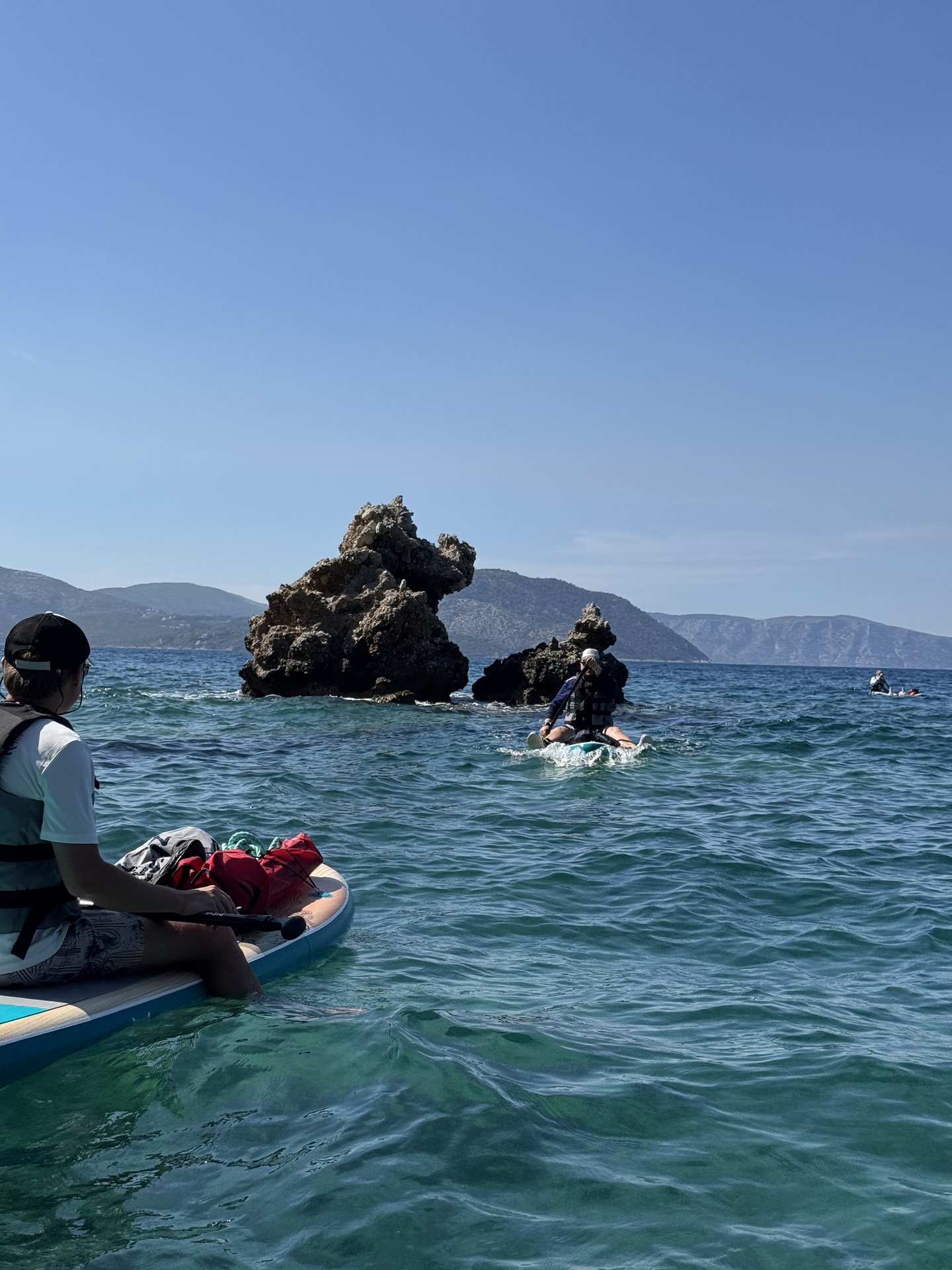 Özdere sahilinde SUP board rotası — uzun plajda paddle board turu