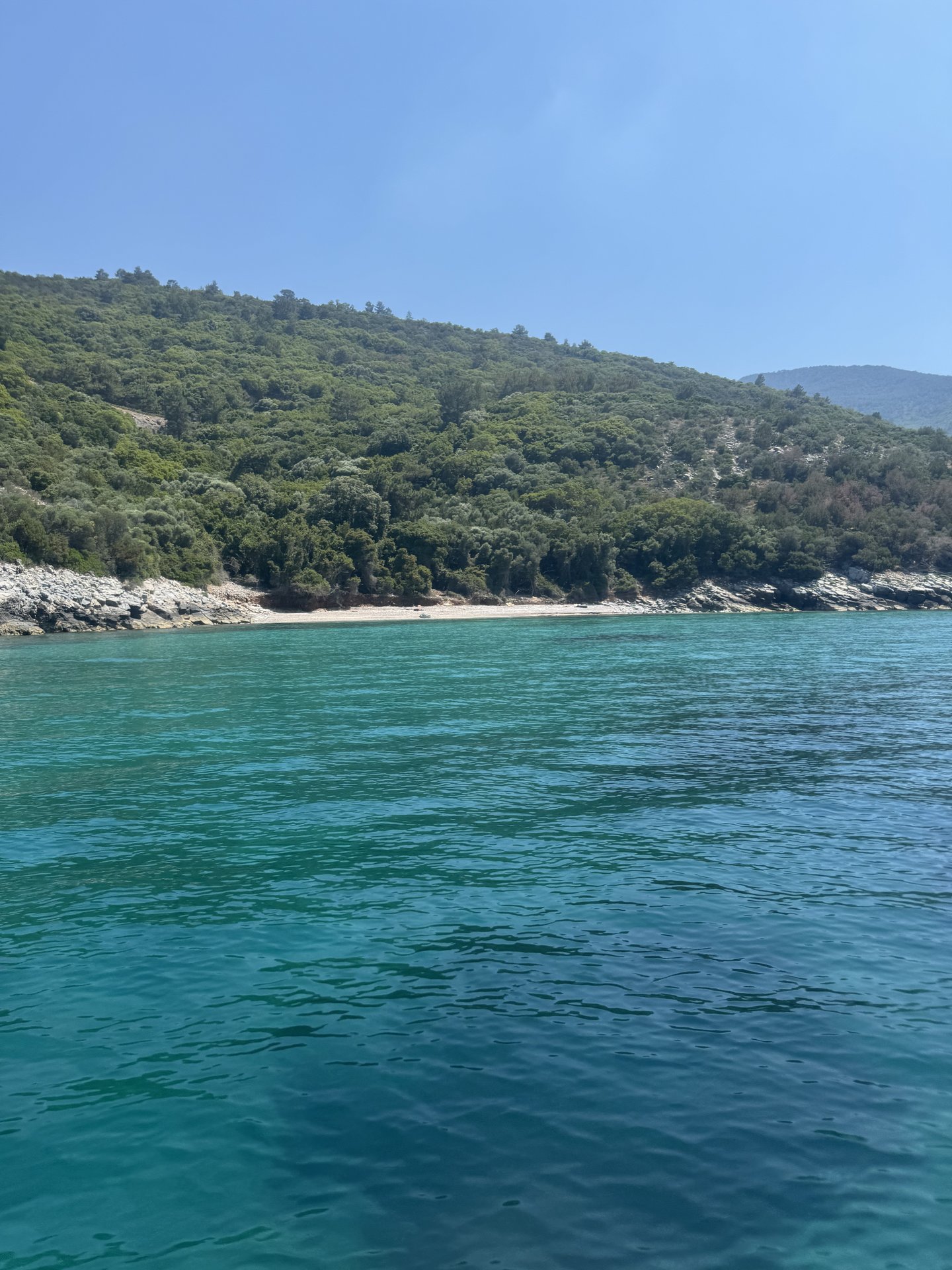 Urla Zeytinalanı'nda şişme SUP board — Ege kıyısında kürek sörfü