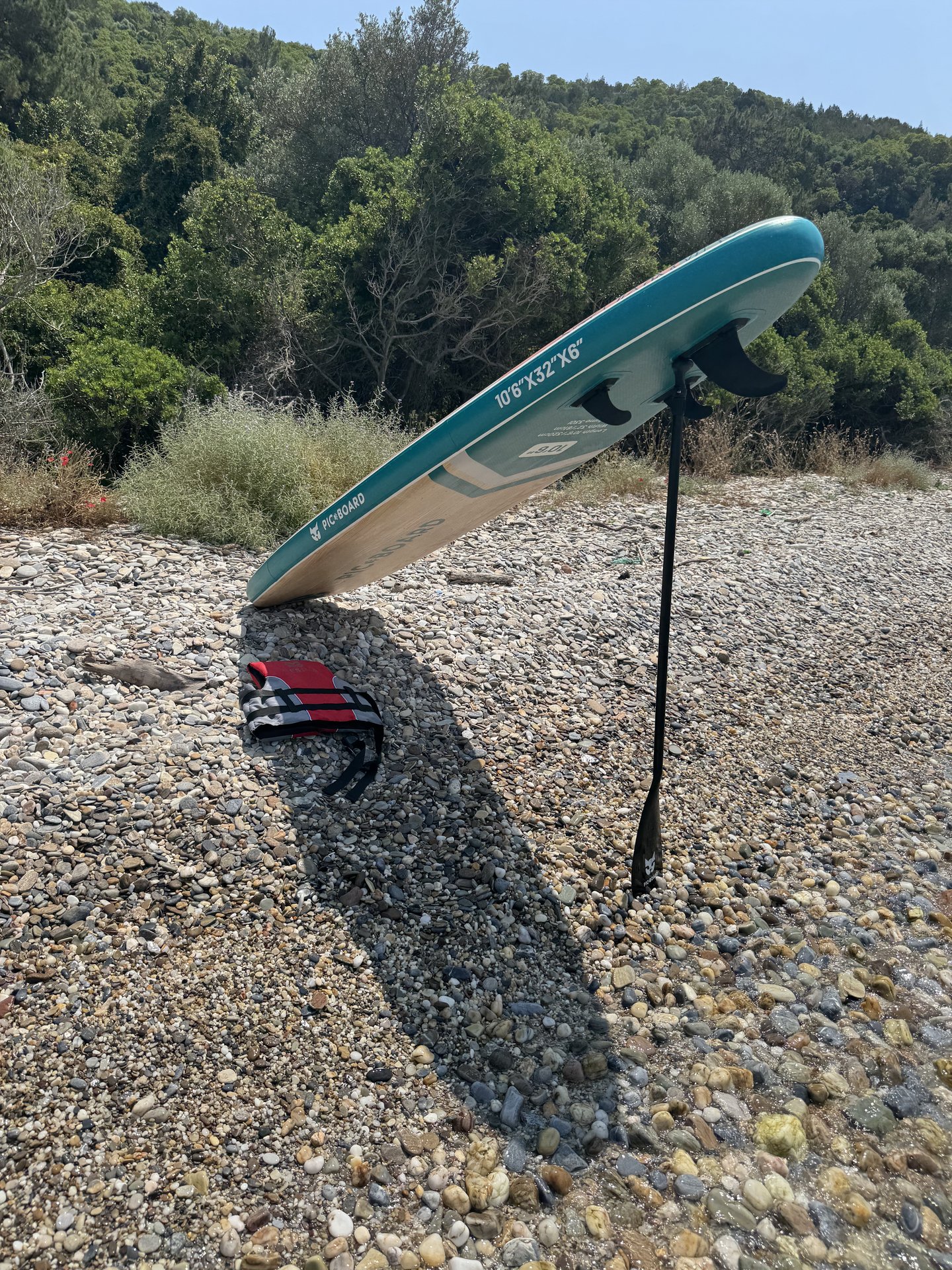 Çeşmealtı koylarında SUP board rotası — sakin Ege sularında paddle board