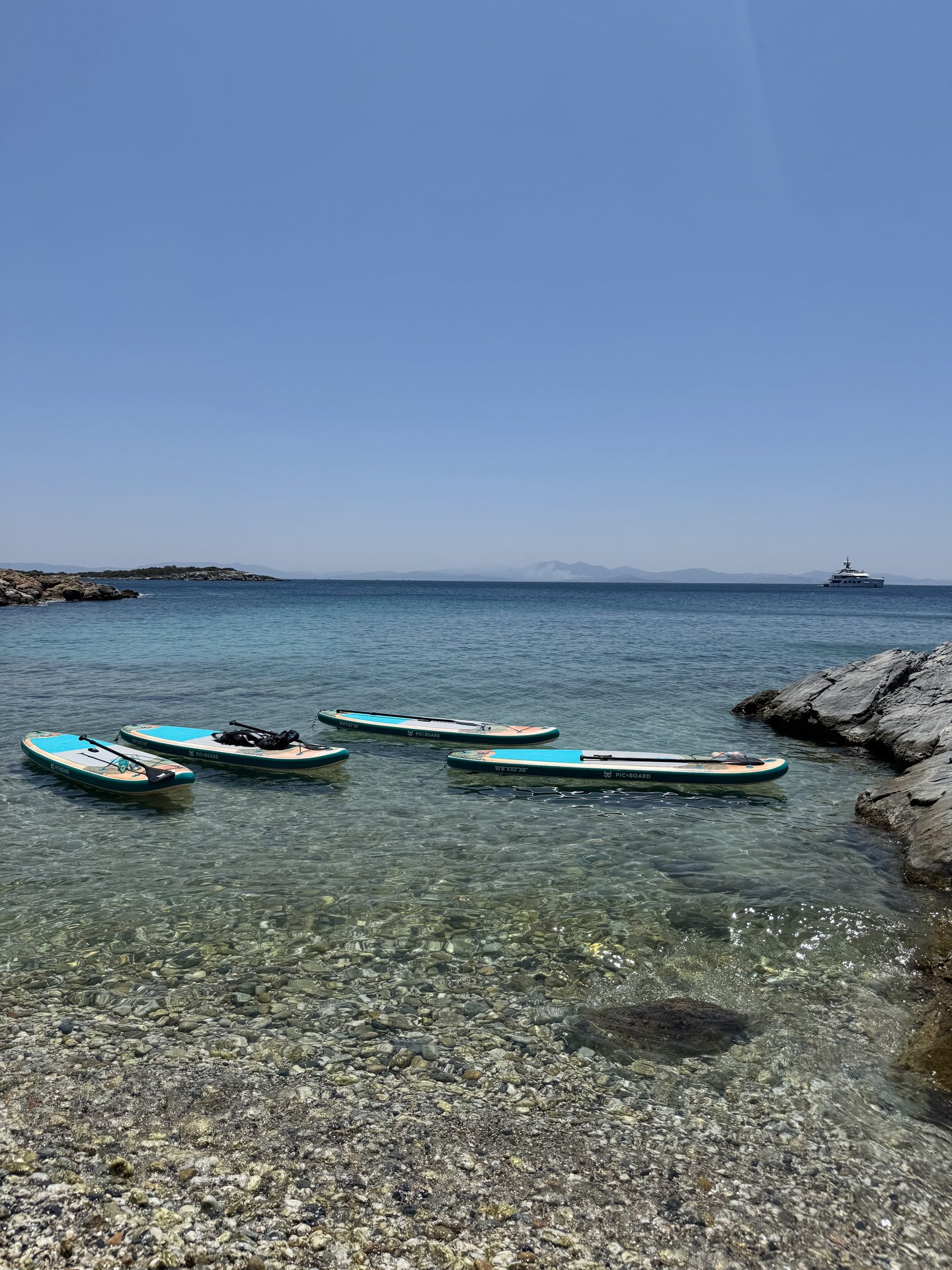 Altınkum'da şişme SUP board kiralama — Ege kıyısında kürek sörfü